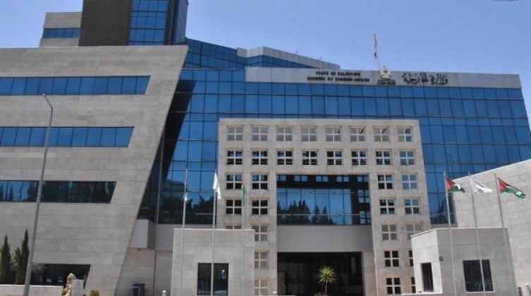 "الخارجية" تعلن معادرة الدفعة الأولى من المواطنين حملة الوثيقة السورية من السودان