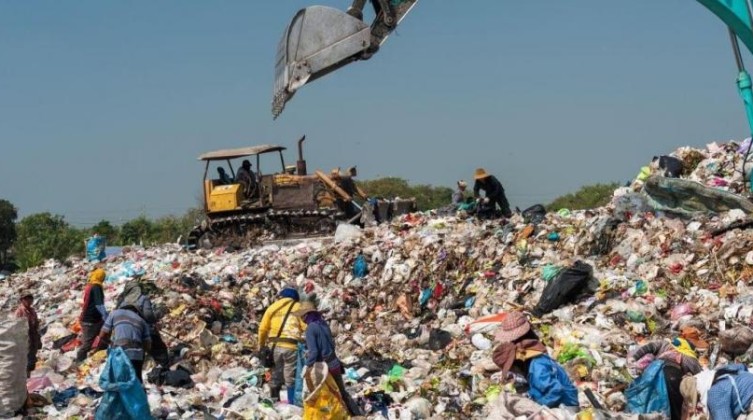 هآرتس: "إسرائيل" تخطط لفرض قوانين بيئية على الضفة