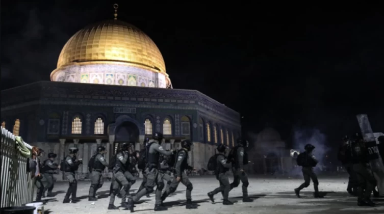 قوات الاحتلال تمنع رفع أذان المغرب في "الأقصى"