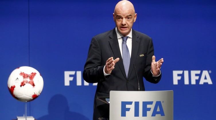 رئيس "الفيفا" يزور فلسطين الأسبوع المقبل