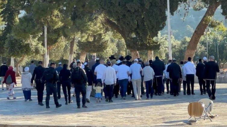عشرات المستوطنين يقتحمون "الأقصى" ويؤدون طقوسًا تلمودية