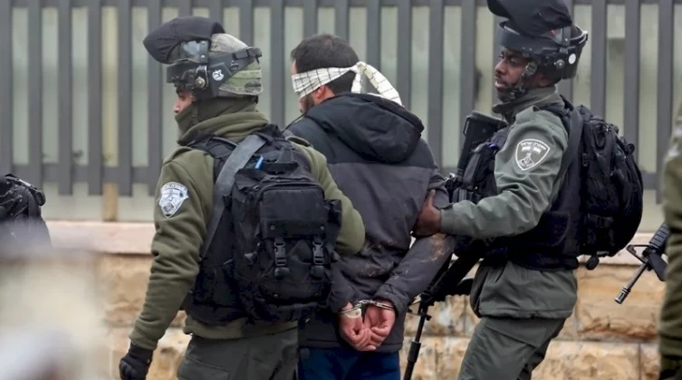 الاحتلال يعتقل شاباً بزعم محاولته تنفيذ عملية طعن في القدس
