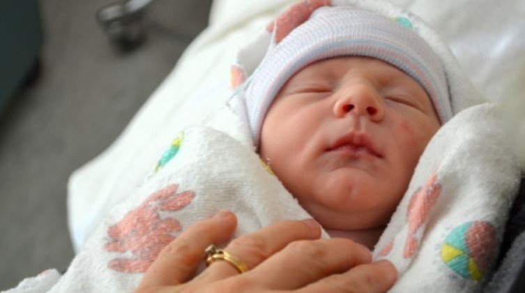 الداخلية بغزة تنشر إحصائية المواليد والوفيات خلال أبريل الماضي