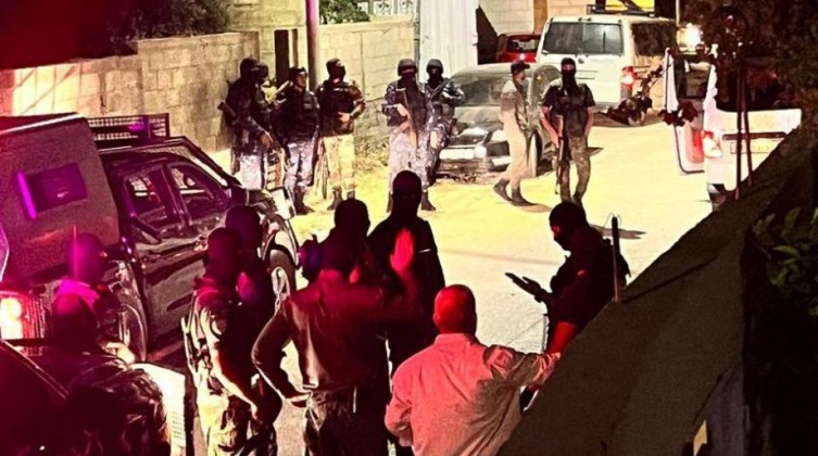 "حماس" تعقب على اقتحام الأجهزة الأمنية لمنزل مصعب اشتية