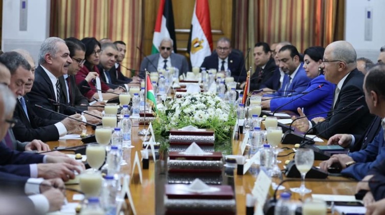 اشتية: نسعى لإحلال المنتج المصري والعربي بدلاً من الإسرائيلي