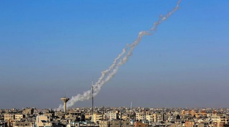الاحتلال يزعم إطلاق قذيفة صاروخية من غزة صوب الغلاف