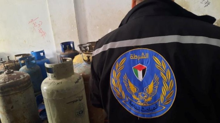بالصور: "المباحث العامة" بغزة تضبط نقطتين عشوائيتين لتعبئة الغاز وسط الأحياء السكنية