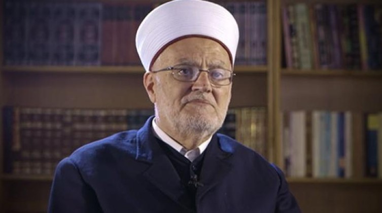 "حماس" تعقب على استدعاء الشيخ عكرمة صبري لتحقيق