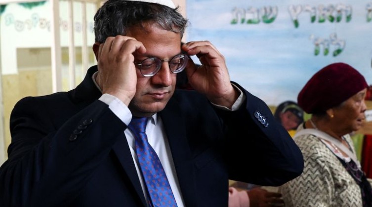 "بن غفير" يهدد بحل الحكومة الإسرائيلية