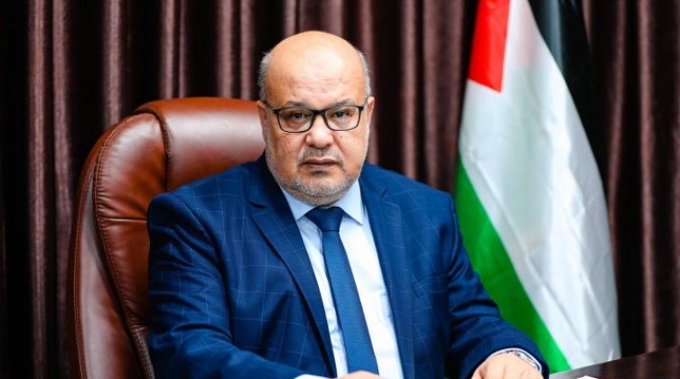الدعليس: الحاجات والسلع الأساسية متوفرة في غزة بمخزونٍ كافٍ