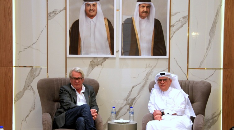 تفاصيل اللقاء بين السفير محمد العمادي ووينسلاند في غزة