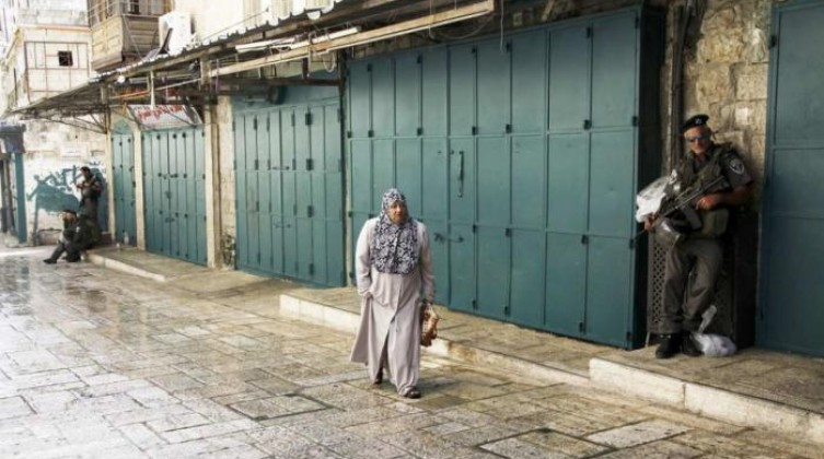 الاحتلال يجبر أصحاب المحال التجارية في البلدة القديمة بالقدس على إغلاقها