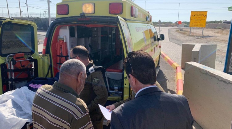 الشؤون المدنية تتسلم جثمان الشهيد سليمان عويض