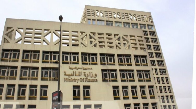 كيف تدعم وزارة المالية المصرية قطاع الصناعة؟