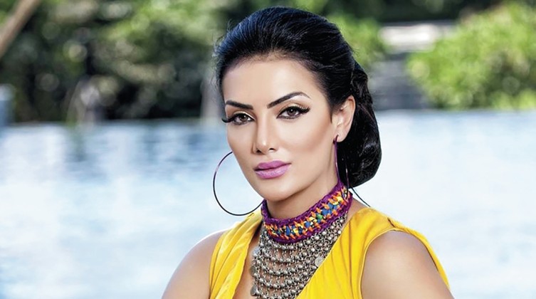 مديرة أعمال الفنانة حورية فرغلي تطالبها بدفع نصف مليون لهذ السبب !