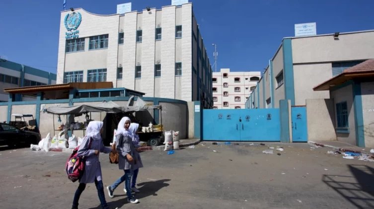 اتحاد العاملين في "الأونروا" يعلق الإضراب