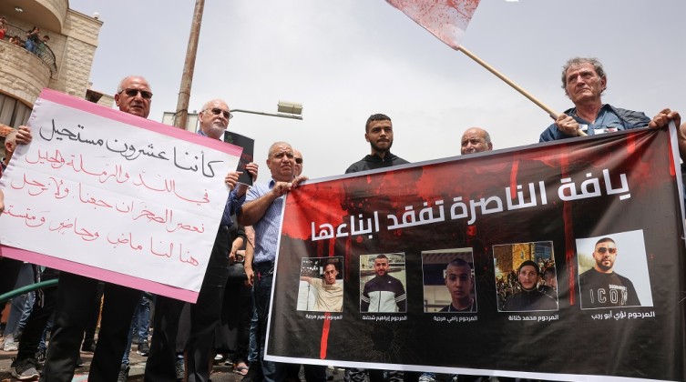 الطلاب الفلسطينيون في أراضي الـ48 يتظاهرون بالجامعات ضد الجريمة