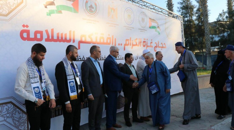 بالصور: مغادرة الفوج الأول من حجاج غزة عبر معبر رفح البري