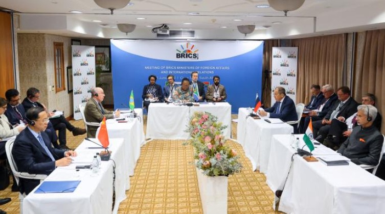 مسؤولون من 12 دولة يشاركون بمحادثات لتعزيز العلاقات مع مجموعة بريكس