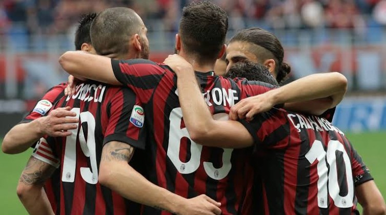 بالصور: ميلان يكشف عن قميصه في الموسم الجديد 2024