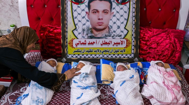 أسير فلسطيني من قطاع غزة يرزق بأربعة توائم عن طريق نطف مهربة
