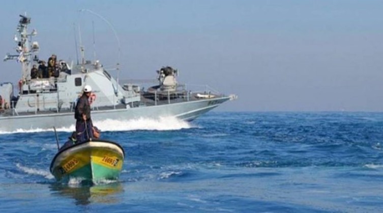 بحرية الاحتلال تفتح نيرانها صوب مركب صيد شمال قطاع غزة