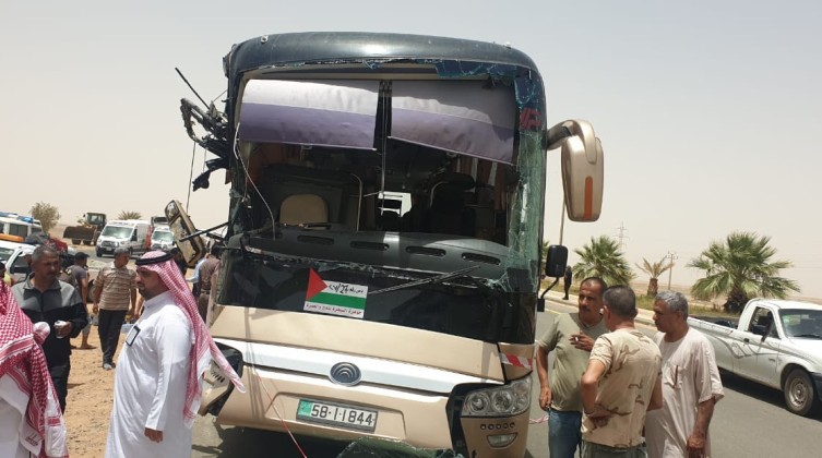 بالصور: إصابة أحد حجاج فلسطين بجروح بليغة في حادث سير بالسعودية