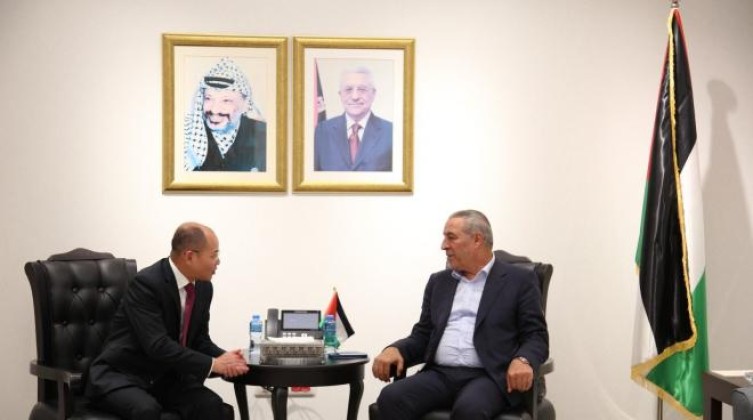 تفاصيل لقاء حسين الشيخ مع السفير الصيني