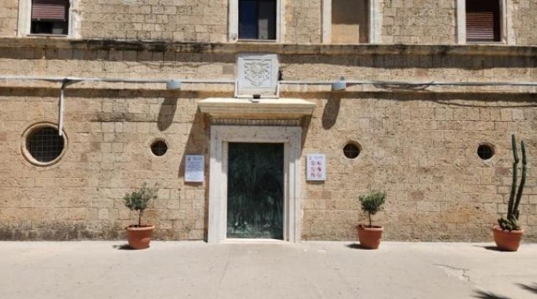 حماس تدين الاعتداءات الإسرائيلية على كنيسة بحيفا