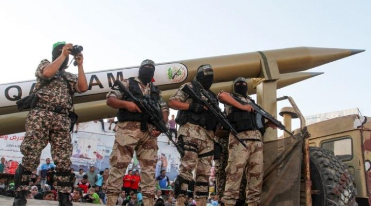 مسؤول إسرائيلي: أسلحة أمريكية تم رصدها بأيدي الفصائل بغزة