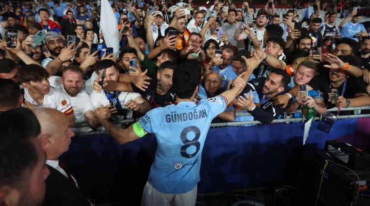 جوندوجان يوجه رسالة موثرة لجمهور السيتي بعد رحيله