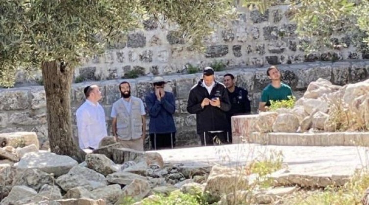 عشرات المستوطنين يقتحمون المسجد الاقصى