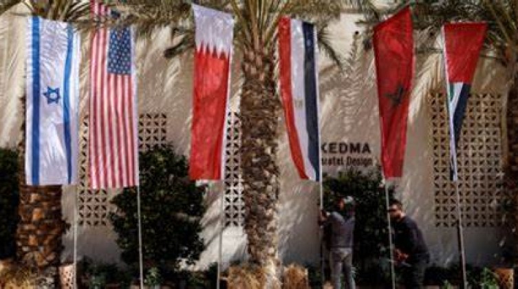 يديعوت: الإدارة الإمريكية تبلغ حكومة نتنياهو بتأجيل "منتدى النقب"