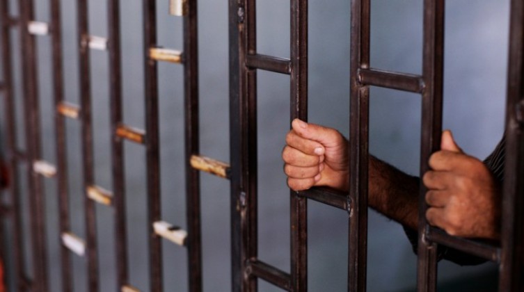 الاحتلال يحكم على أسير من غزة بالسجن 8 سنوات