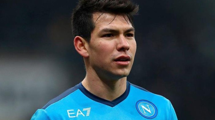 من هو بديل لوزانو في نابولي