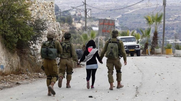 قوات الاحتلال تعتقل فتاة جنوب نابلس