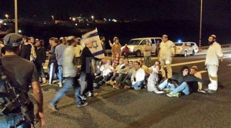 مستوطنون يغلقون الطريق الواصل بين مدينتي قلقيلية ونابلس