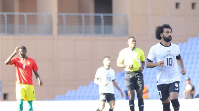 شاهد- مصر تحسم التأهل لنهائيات أمم إفريقيا بفوز على غينيا بثنائية