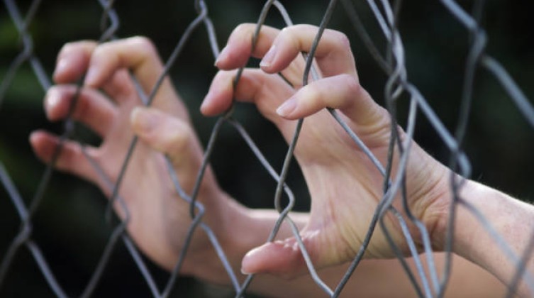 الاحتلال يجدد الاعتقال الإداري للفتى إيناس الخطيب