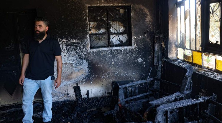 "هآرتس": هجمات المستوطنين بالضفة مستمدة من دعم حكومي