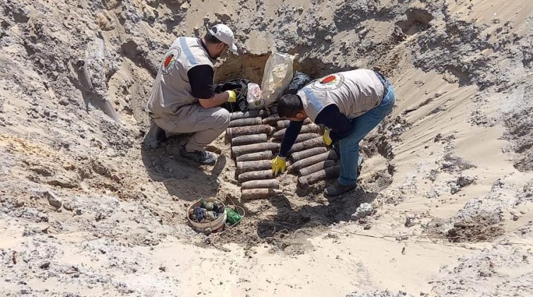 هندسة المتفجرات تُتلف "طناً" من مخلفات الاحتلال برفح