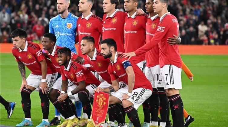 مانشستر يونايتد يسعى لدعم صفوف الفريق الأول لكرة القدم