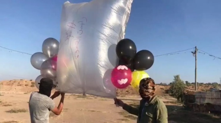 قناة إسرائيلية: غزة تهدد باستئناف إطلاق البالونات الحارقة تجاه مستوطنات الغلاف