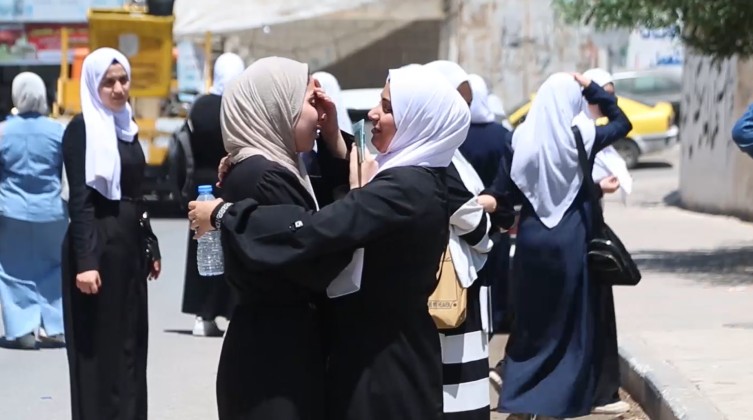 بالفيديو: آراء طلبة الثانوية العامة عن امتحان مادة اللغة الإنجليزية "الورقة الأولى"