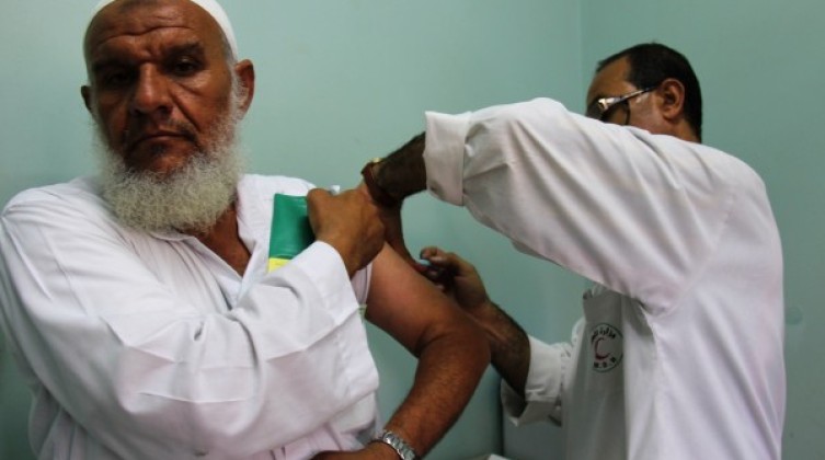الصحة بغزة تصدر إعلاناً هاماً بشأن تطعيم الحجاج المتأخرين