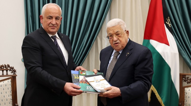 الرئيس عباس يتسلم التقرير السنوي لوزارة الداخلية للعام 2022