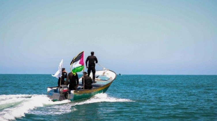 البحرية بغزة تشرع بتزويد مراكب الصيد بأجهزة "جي بي أس"