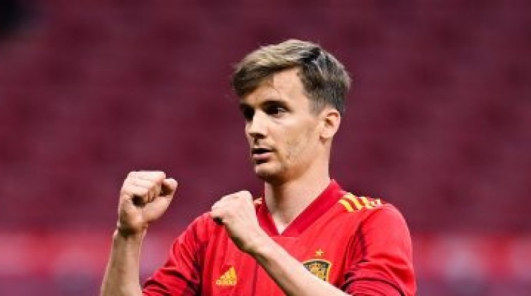 عودة المدافع الإسباني دييجو لورينتي إلى روما