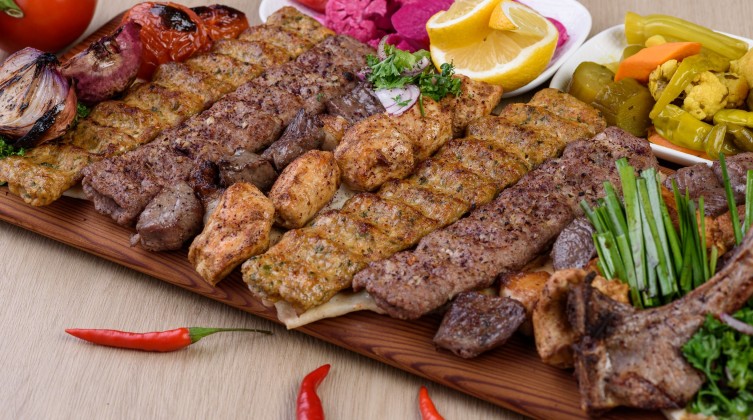 طرق لحرق الدهون بعد تناول الأطعمة الدسمة في العيد