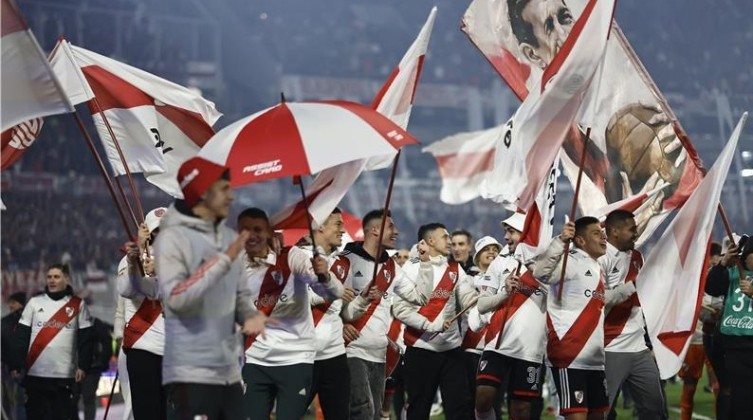 ريفر بليت يتوج بلقب الدوري الأرجنتيني الـ38 في تاريخه